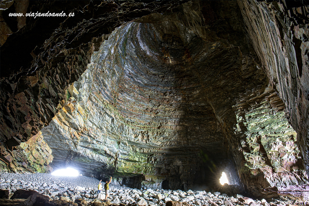La Iglesiona. Cueva en el mar Oviñana